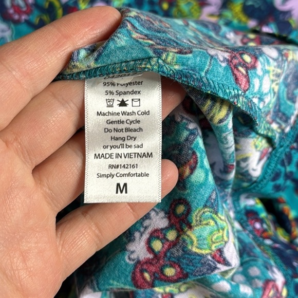 LuLaRoe Disney Randy Minnie Mouse Tshirt Size Medium NWT - Picture 8 of 8